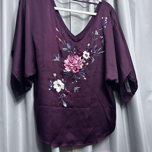White House Black Market Burgundy Embroidered Kimono Sleeve Top XS - Picture 2 of 7